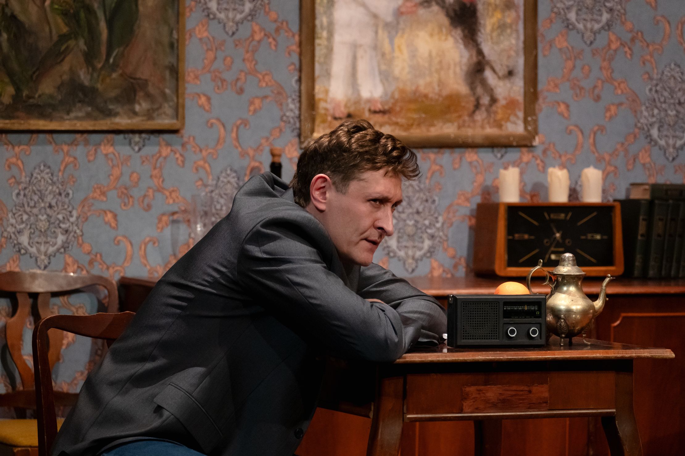 Джентльмен на вечер – афиша