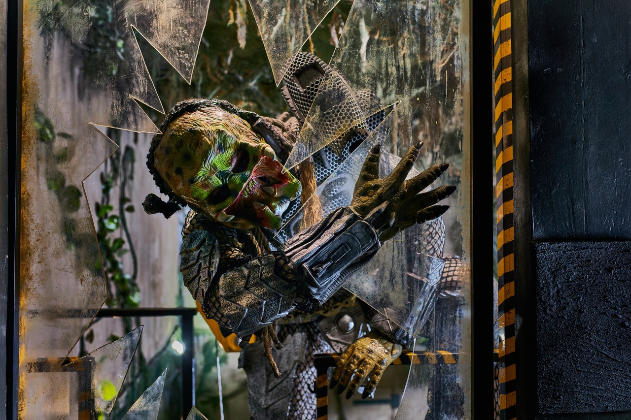 Перформанс с актером «Хищник» – афиша