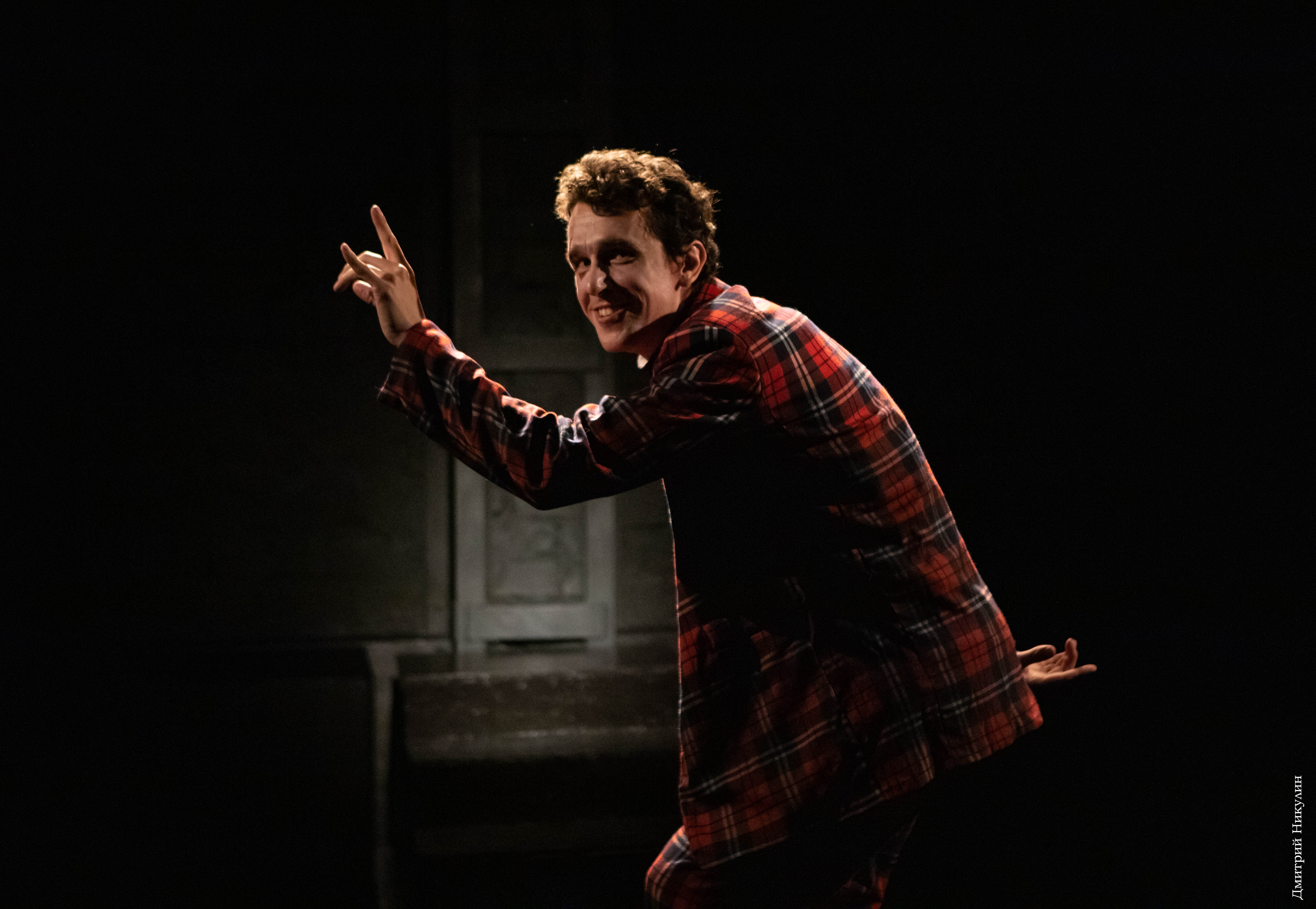 За белым кроликом – афиша