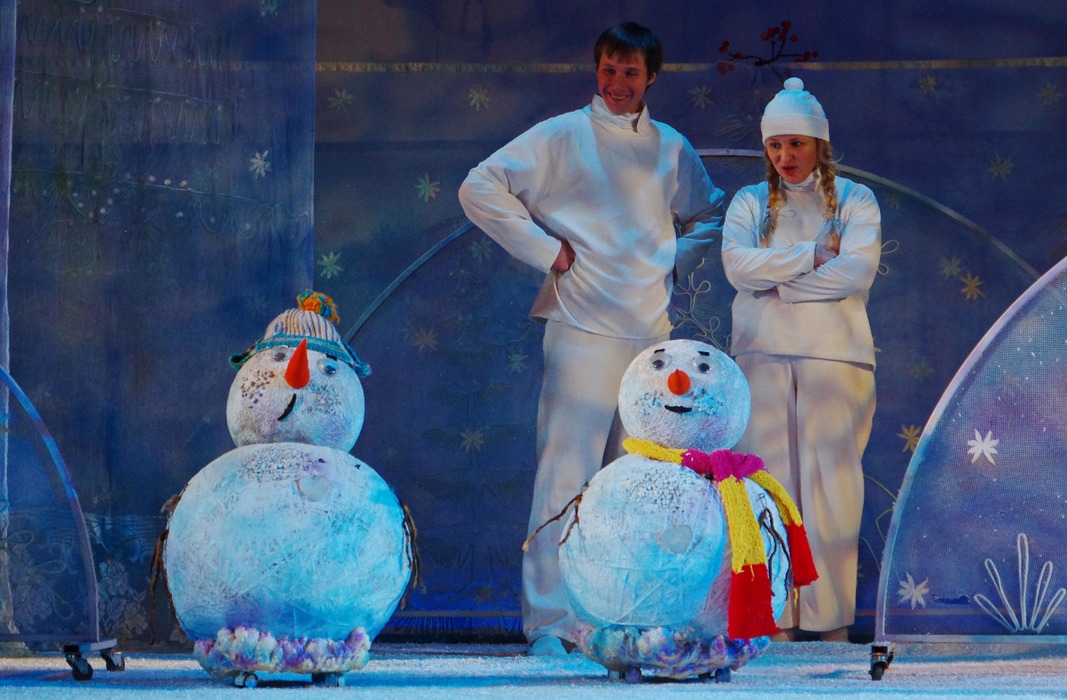 Новогоднее путешествие снеговиков – афиша