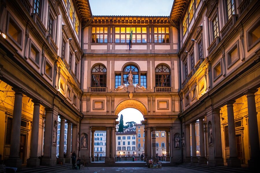 Лекция Веры Всеволодовны Донец. Тема: «Прогулка по галерее Уффици» – афиша