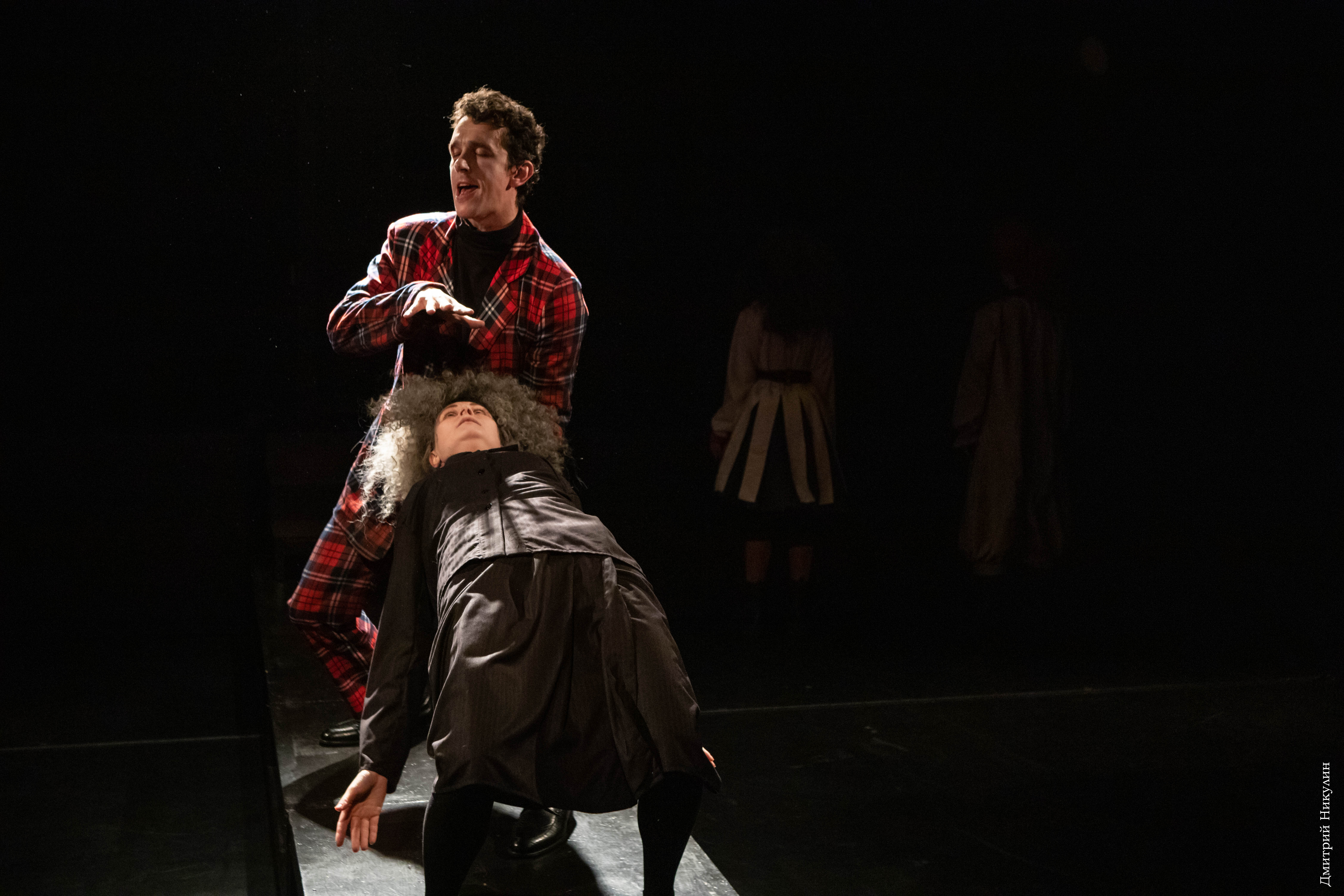 За белым кроликом – афиша