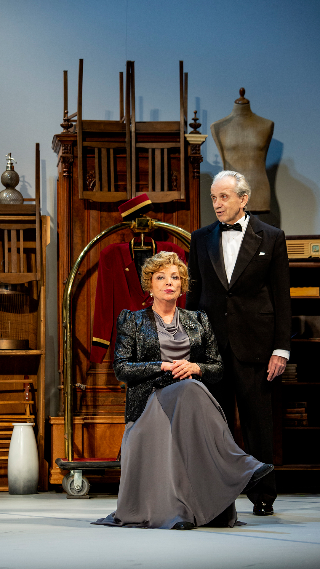 Соло для часов с боем – афиша