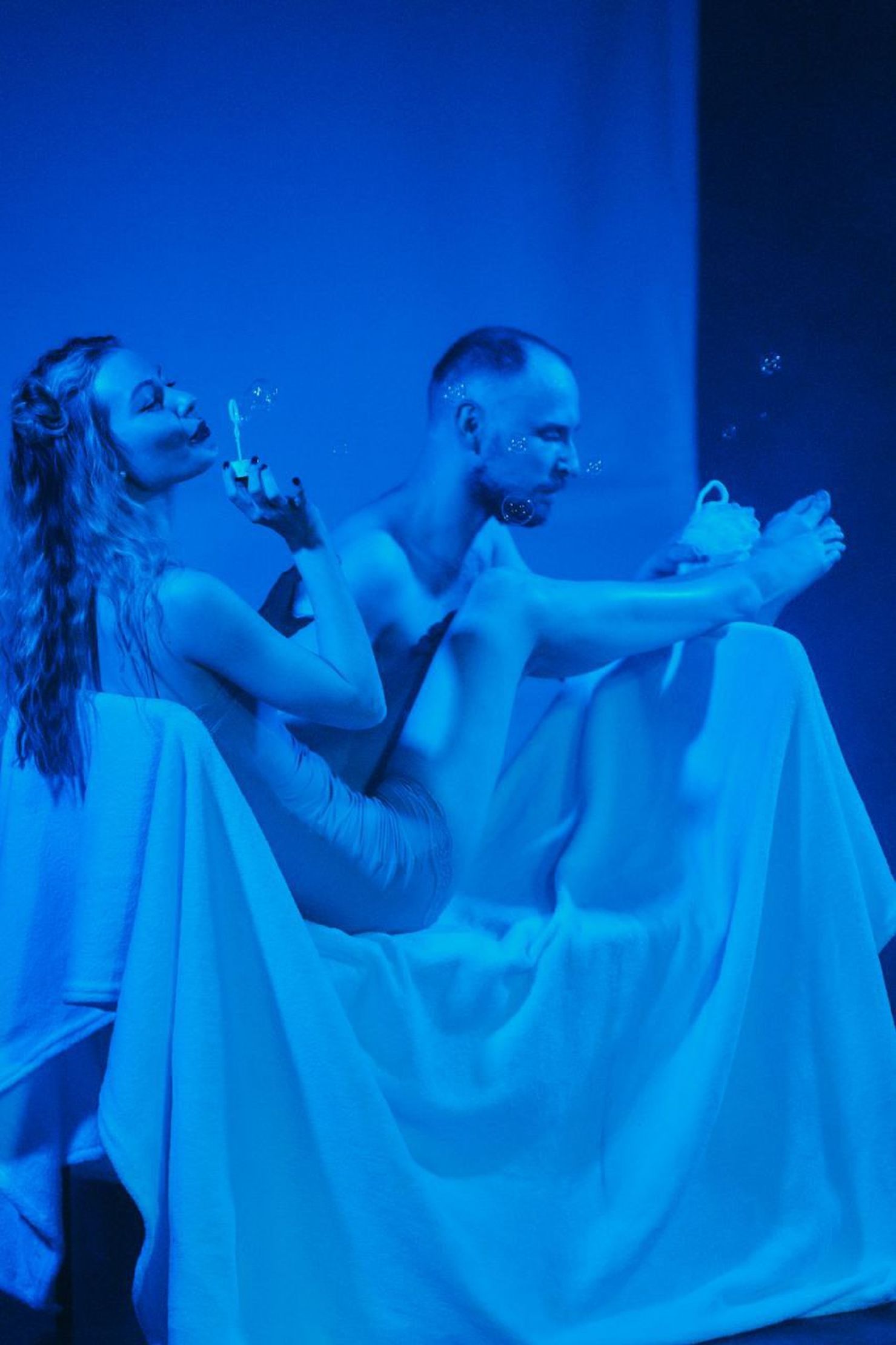 Смех в темноте – афиша