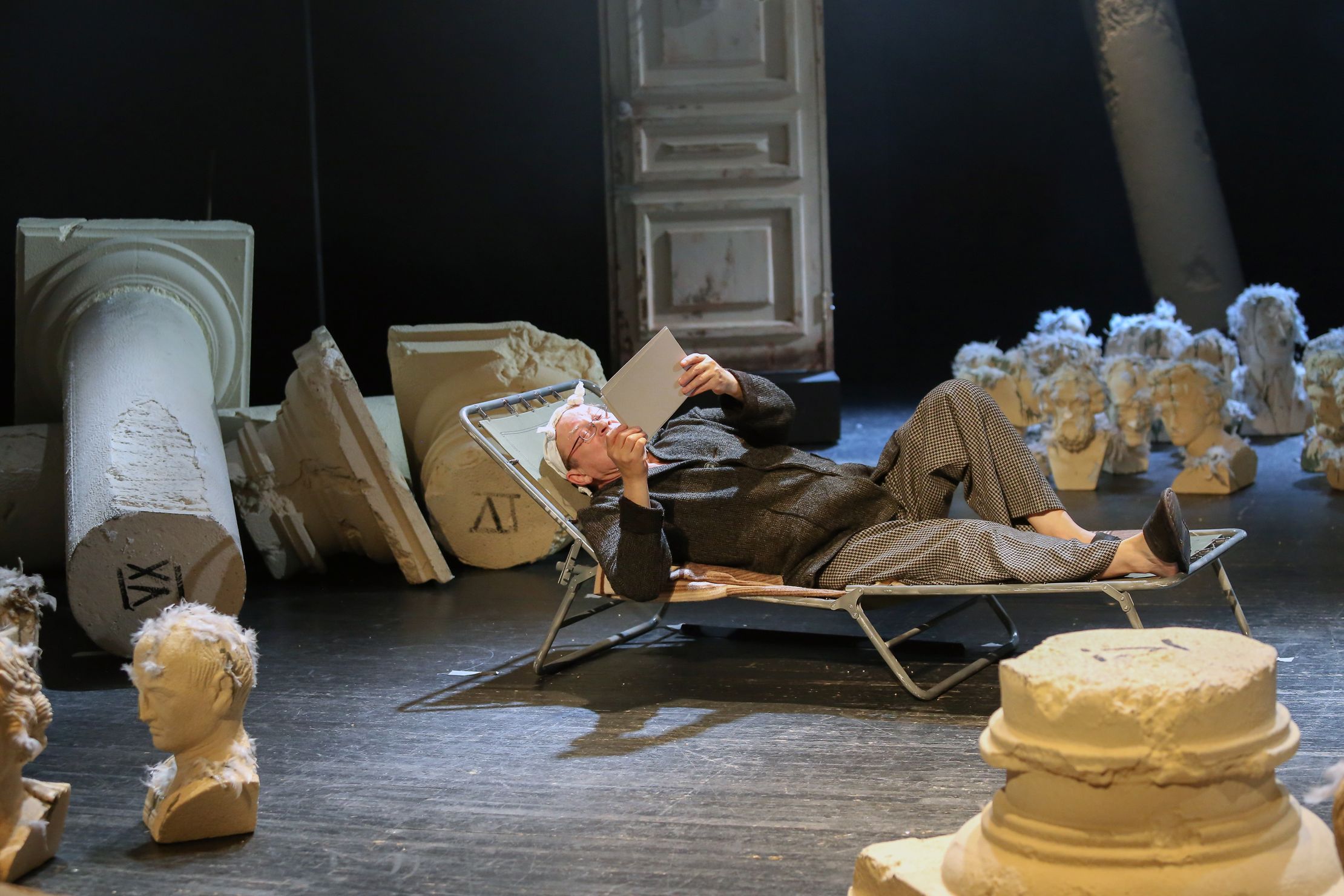 Ромул Великий – афиша