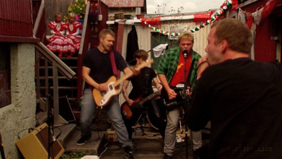 Задний двор – афиша