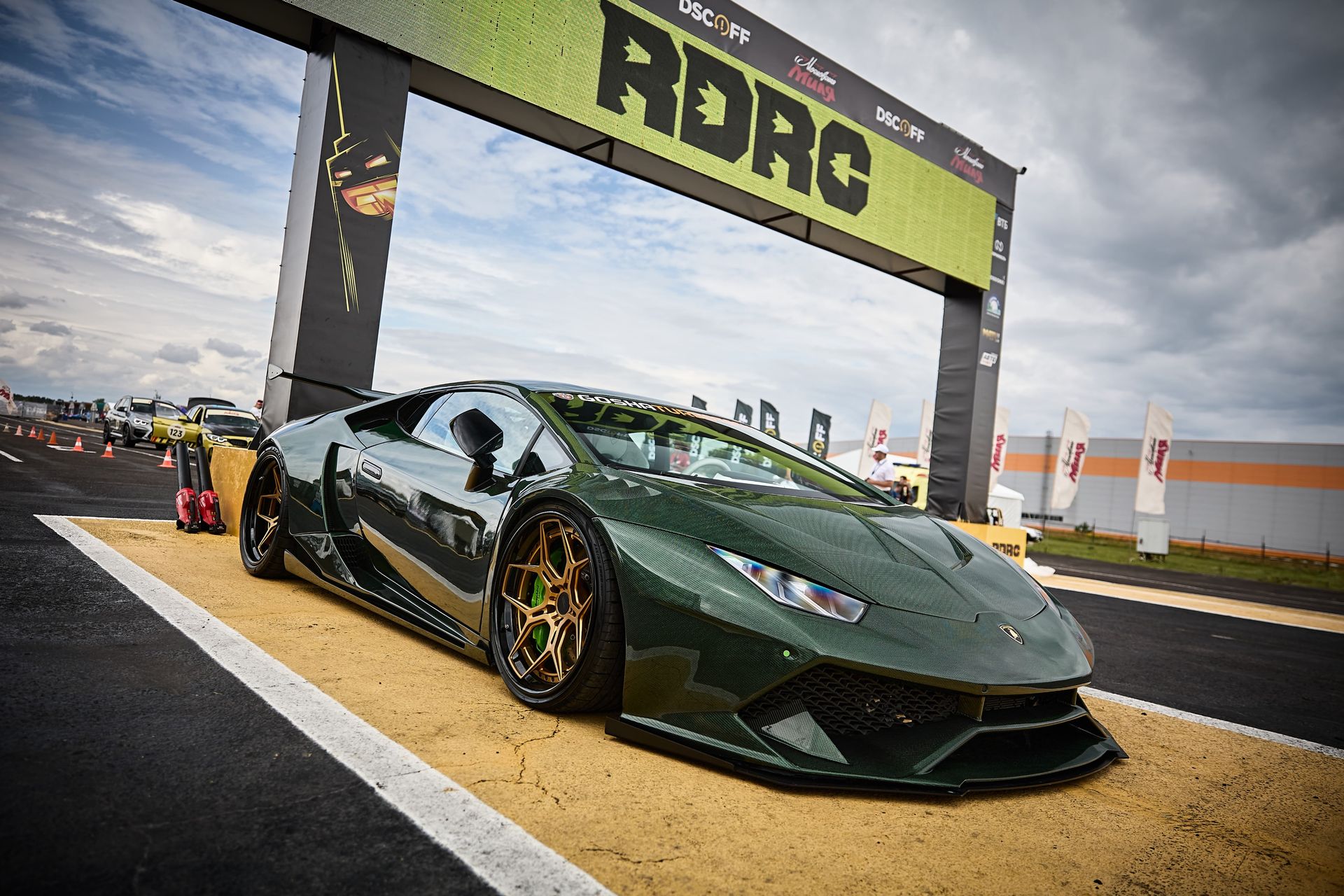 Гонка суперкаров московская миля 2024. Спорткар на скорости. Гонка суперкаров московская миля 2024. Гонка суперкаров московская миля 2024. Гонка суперкаров московская миля 2024.