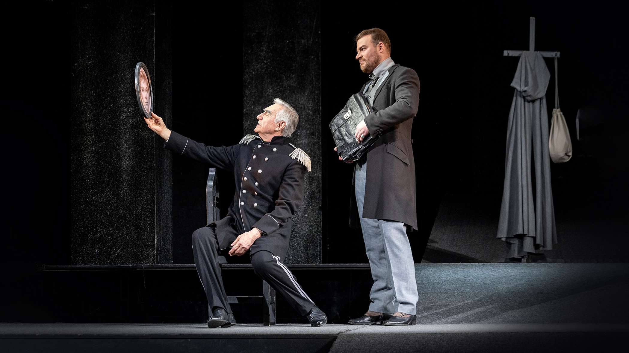 Идиот – афиша