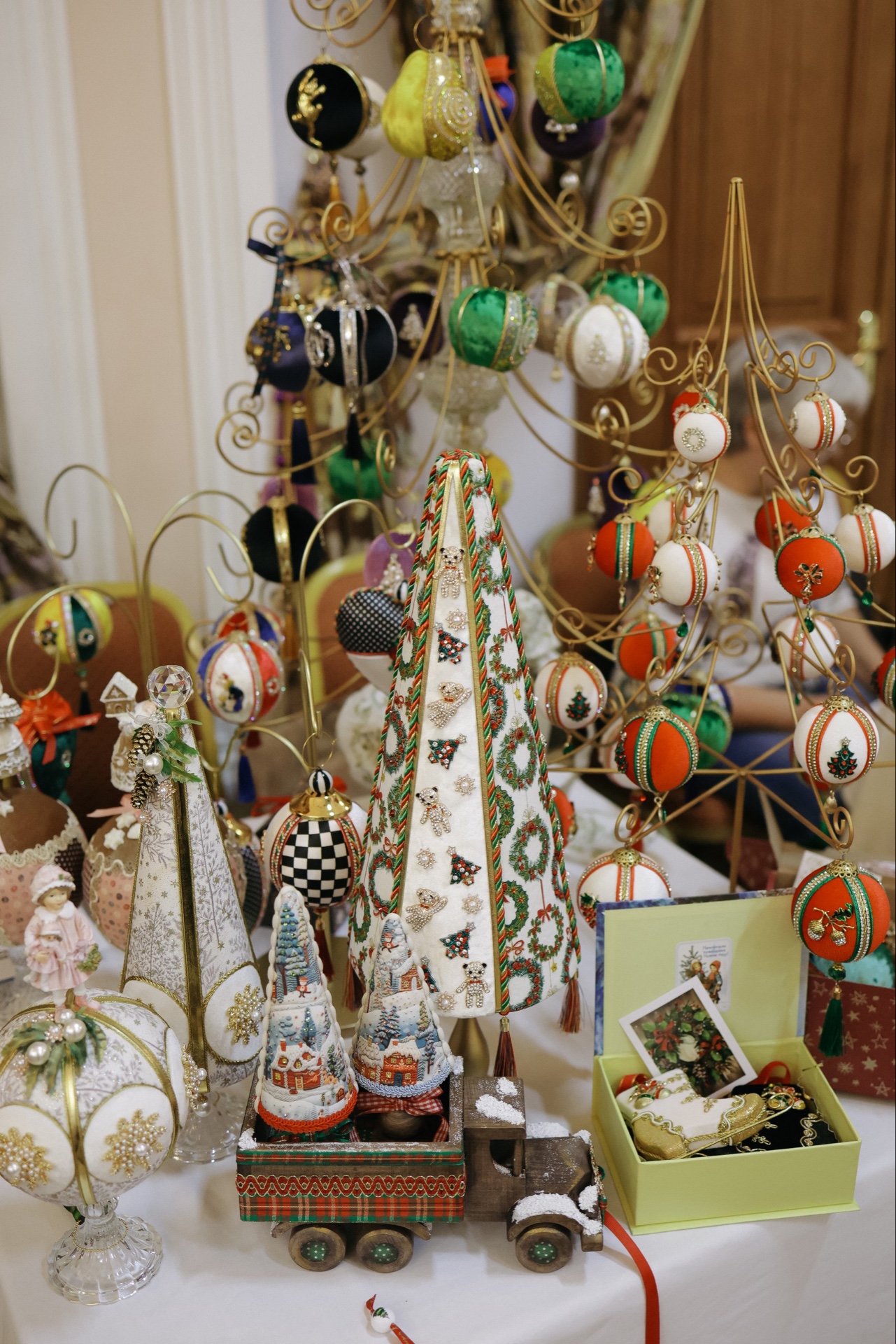 «Светский винтаж» decor & design market – афиша