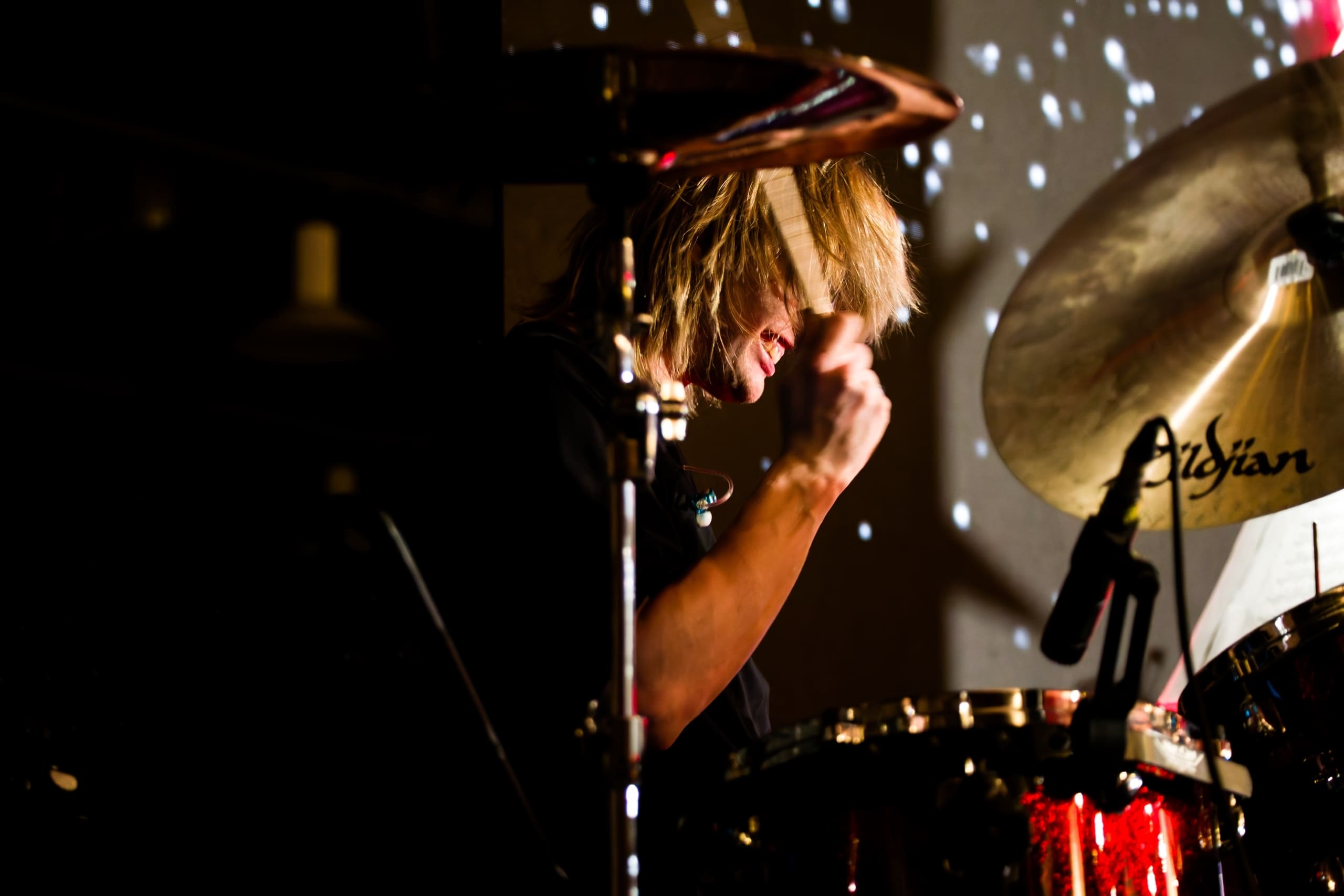 Рождественский концерт «Легенды русского рока на виолончелях» при свечах – афиша