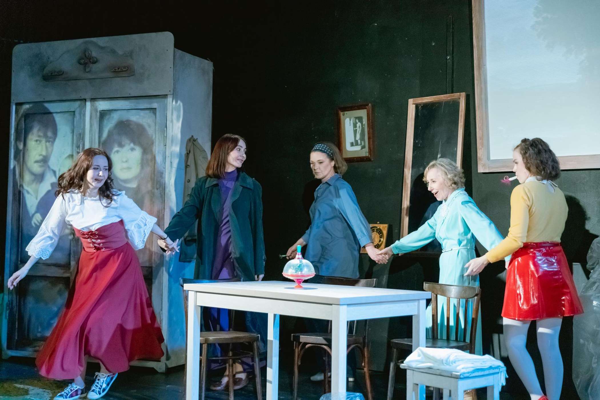 Мамино платье – афиша